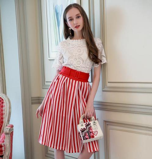 镂空上衣+条纹半裙套装:5款打造时髦都市范(图) 镂空上衣+条纹半裙套装:5款打造时髦都市范(图)
