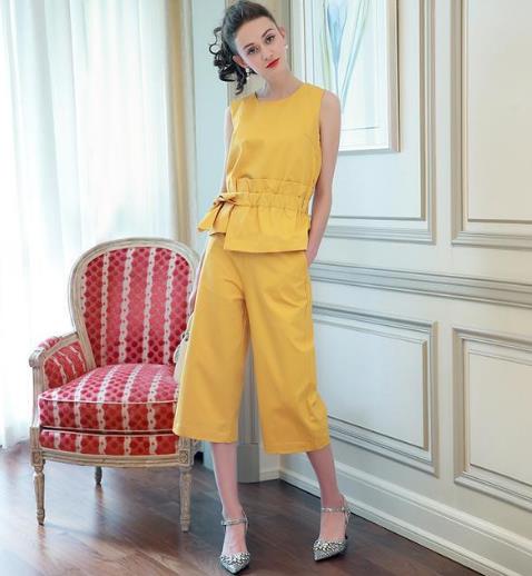 镂空上衣+条纹半裙套装：5款打造时髦都市范（图）