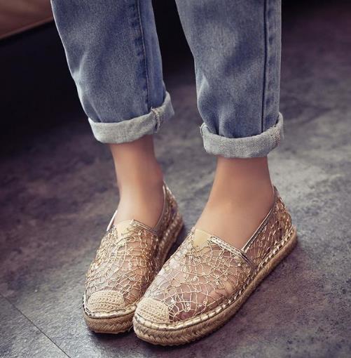 明星同款裸色一字带粗跟凉鞋：5款凉鞋彰显青春姿态