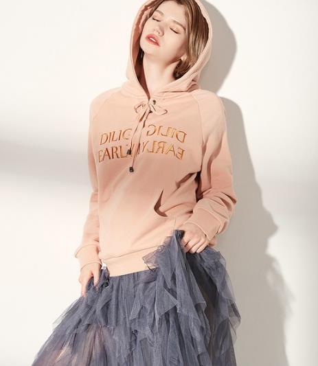 宽松卫衣怎么搭配网纱裙好看:6款彰显温柔甜美范 宽松卫衣怎么搭配网纱裙好看:6款彰显温柔甜美范