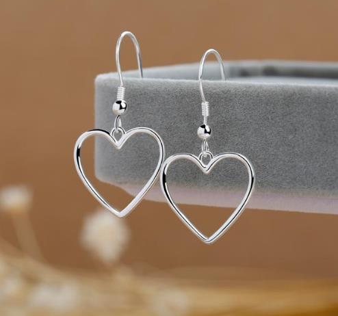 2017最流行淡水珍珠耳钉:迷人独特耳钉推荐(图) 2017最流行淡水珍珠耳钉:迷人独特耳钉推荐(图)