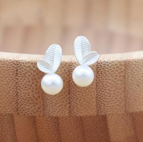 2017最流行淡水珍珠耳钉:迷人独特耳钉推荐(图) 2017最流行淡水珍珠耳钉:迷人独特耳钉推荐(图)