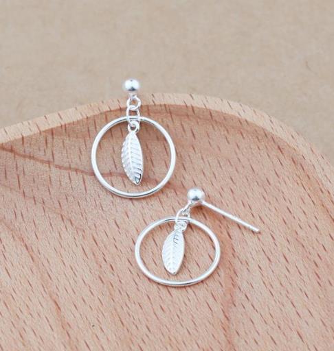 2017最流行淡水珍珠耳钉:迷人独特耳钉推荐(图) 2017最流行淡水珍珠耳钉:迷人独特耳钉推荐(图)