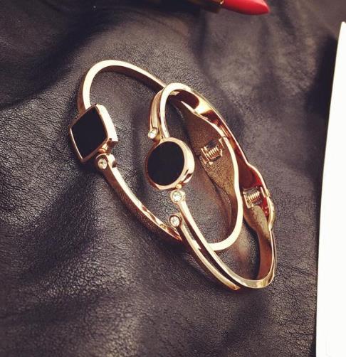 这几款时尚玫瑰金女手镯搭配:演绎优雅女人味(图) 这几款时尚玫瑰金女手镯搭配:演绎优雅女人味(图)