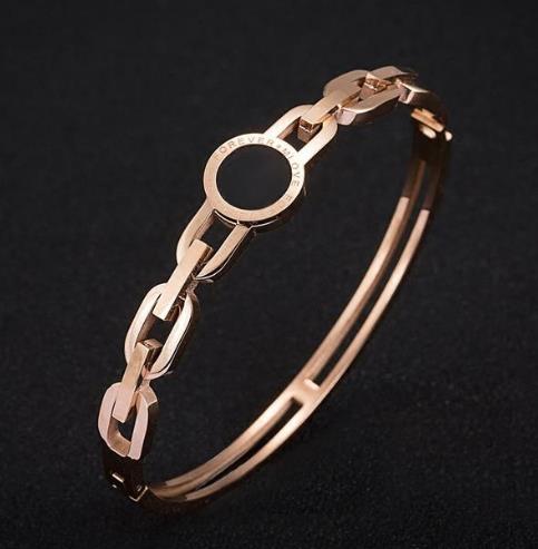 这几款时尚玫瑰金女手镯搭配:演绎优雅女人味(图) 这几款时尚玫瑰金女手镯搭配:演绎优雅女人味(图)