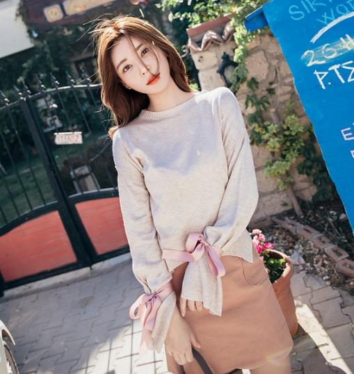 喇叭袖针织衫怎么搭配下装：演绎青春减龄甜美风（图）