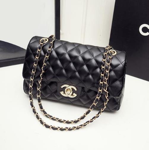 真皮方包菱格链条包搭配：增添时尚潮流气息（图）