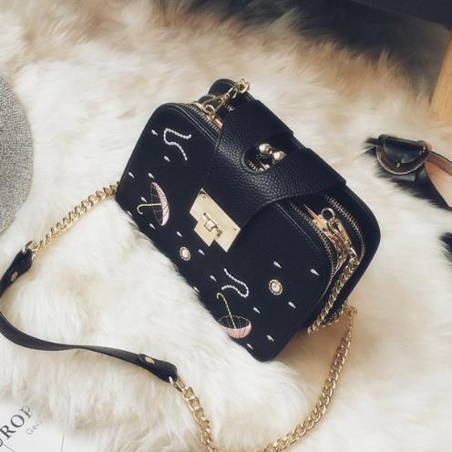 真皮方包菱格链条包搭配：增添时尚潮流气息（图）