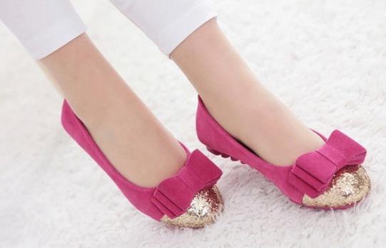 平跟尖头单鞋怎么搭配才能打造出迷人的女人味（图）