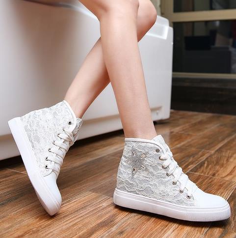 平跟尖头单鞋怎么搭配才能打造出迷人的女人味（图）