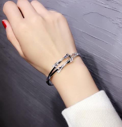 现在最流行时尚简约手链：5款手链让你赚足回头率