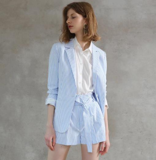 明星同款小西服套装怎么搭配鞋子：凸显女性的气场