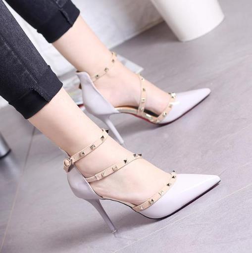 今年最流行这几款一字扣高跟鞋：尽显强大气场（图）