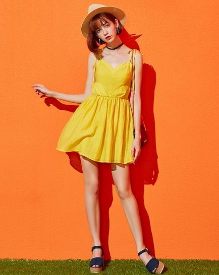 松糕鞋搭配无袖雪纺抽绳长裙：5款打造秋日小清新