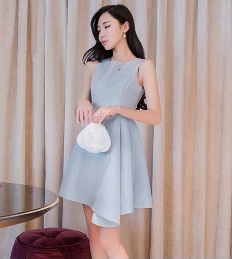 荷叶边褶皱雪纺连衣裙怎么搭配鞋子：展现柔美风情