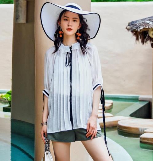 这几款系带荷叶领衬衫搭配：穿出个性时尚（图）