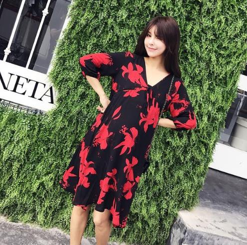 孕期也可以时尚吸睛：个性印花哺乳连衣裙（图）