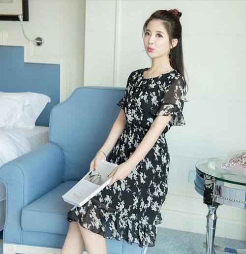 今夏超火的碎花雪纺连衣裙：显高显瘦连衣裙推荐