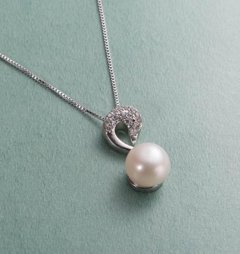 长款四叶草吊坠项链搭配:5款凸显女性温婉美(图) 长款四叶草吊坠项链搭配:5款凸显女性温婉美(图)