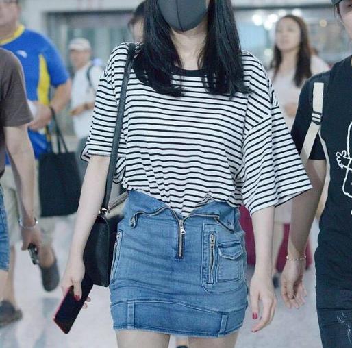 牛仔半身A字摆短裙怎么搭配上衣:5款展现优美身材 牛仔半身A字摆短裙怎么搭配上衣:5款展现优美身材