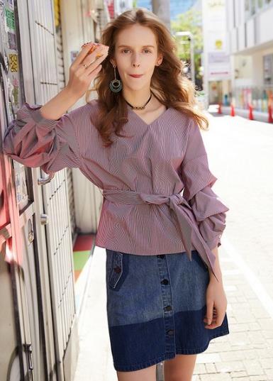 露肩条纹衬衫怎么搭配裙装:5款彰显成熟性感范 露肩条纹衬衫怎么搭配裙装:5款彰显成熟性感范