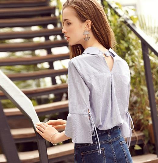 露肩条纹衬衫怎么搭配裙装：5款彰显成熟性感范