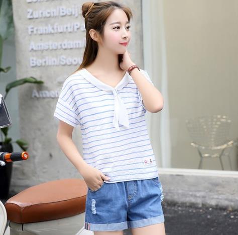 露肩T恤怎么搭配:教你露肩T恤穿出时尚奢华 露肩T恤怎么搭配:教你露肩T恤穿出时尚奢华