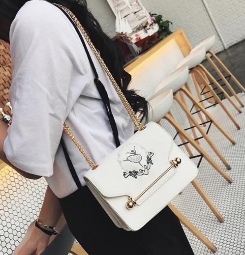 明星同款时尚百搭单肩斜挎包：时尚感十足（图）