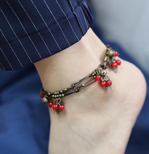 脚链多层叶子铃铛搭配：5款脚链打造民族风韵味