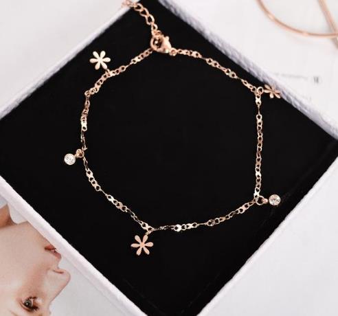 脚链多层叶子铃铛搭配：5款脚链打造民族风韵味