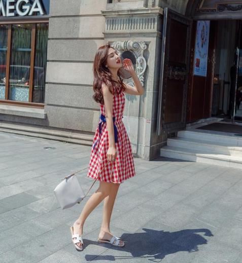 背心裙格子A字连衣裙搭配什么鞋子:性感优雅(图) 背心裙格子A字连衣裙搭配什么鞋子:性感优雅(图)