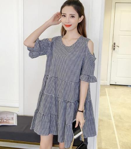 胖MM这样穿大码V领露肩连衣裙：巨显瘦连衣裙分享