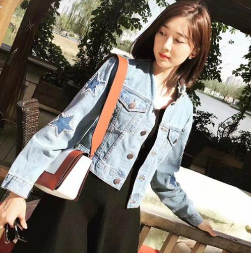 明星同款牛皮小方包搭配：时尚百搭小方包分享（图)