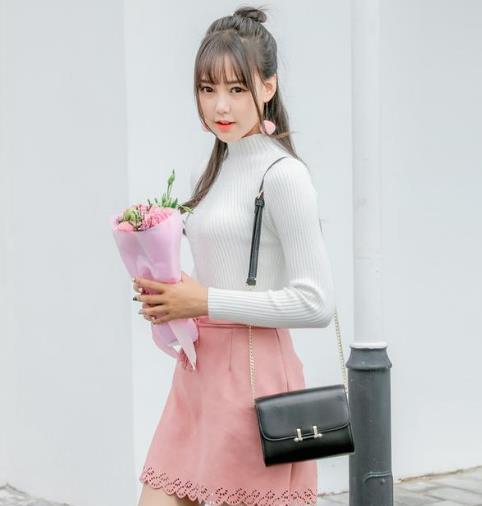 明星同款牛皮小方包搭配：时尚百搭小方包分享（图)