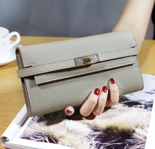 5款经典时尚珍珠鱼皮长款钱包:彰显时尚优雅(图) 5款经典时尚珍珠鱼皮长款钱包:彰显时尚优雅(图)