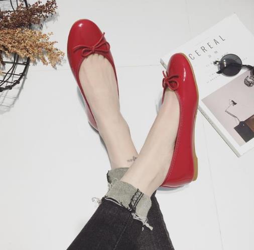 新款蛋卷浅口豆豆瓢鞋怎么搭配裤子:简约时尚百搭 新款蛋卷浅口豆豆瓢鞋怎么搭配裤子:简约时尚百搭