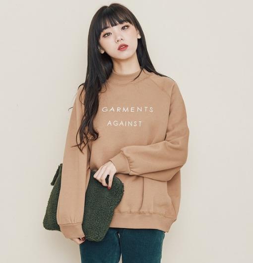 翻领纯色上衣怎么搭配下装：5款打造秋日帅气利落