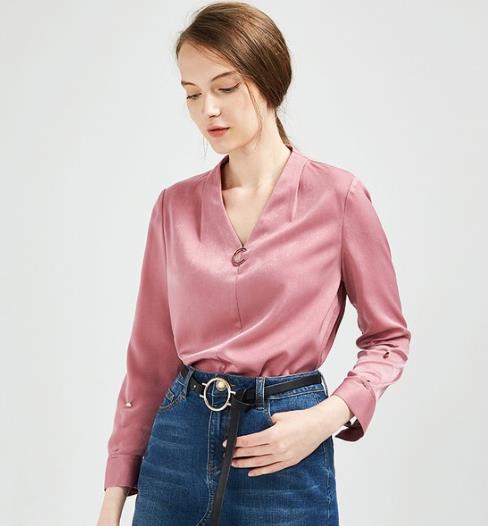 半身裙搭配木耳边灯笼袖长袖衫：打造秋日小清新