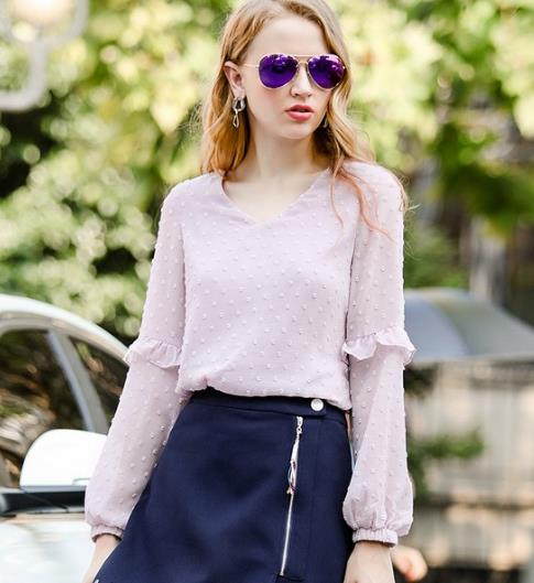 半身裙搭配木耳边灯笼袖长袖衫：打造秋日小清新