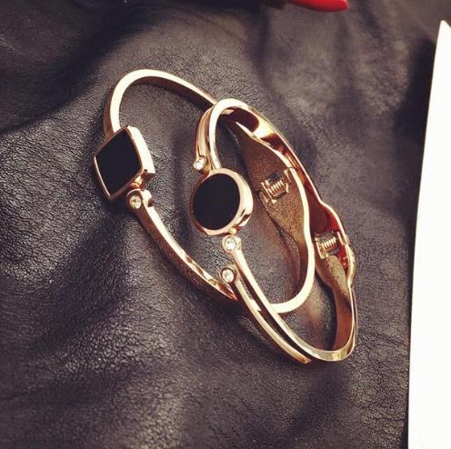 韩版钛钢18K玫瑰金女手镯：简约中尽显细致（图）