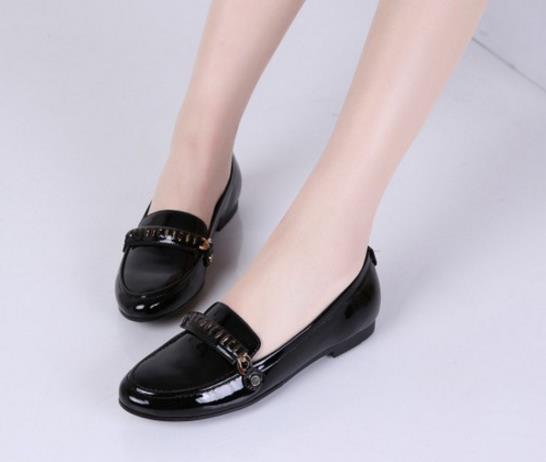 英伦圆头单鞋搭配：耍酷扮靓英伦单鞋首选