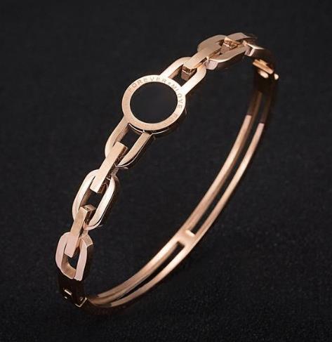 韩版钛钢18K玫瑰金女手镯：简约中尽显细致（图）