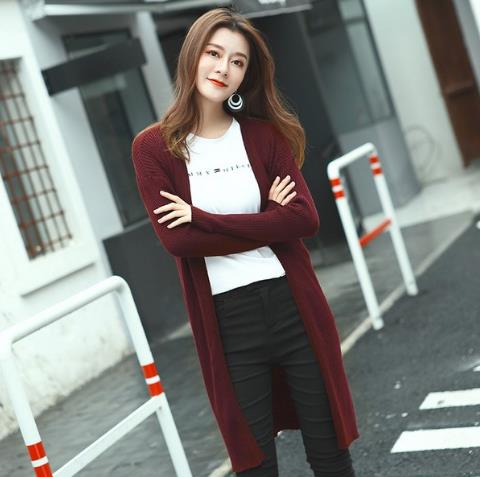 背心裙搭配宽松粗线麻花针织衫：5款演绎可爱甜美范