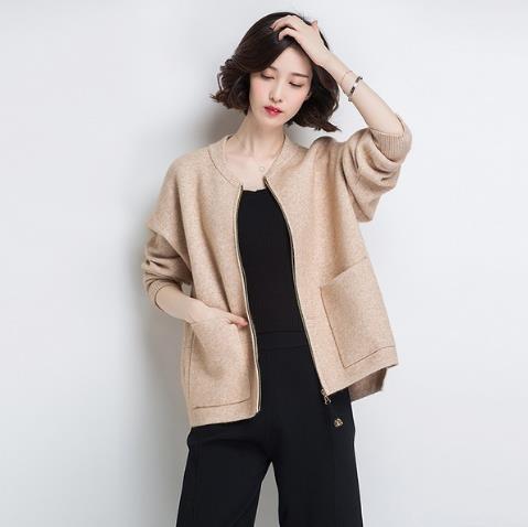 背心裙搭配宽松粗线麻花针织衫：5款演绎可爱甜美范