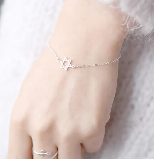 纯银多层圈细手链搭配:淑女风范手链推荐(图) 纯银多层圈细手链搭配:淑女风范手链推荐(图)