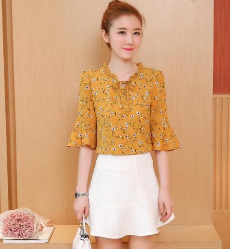 今年流行宽松显瘦喇叭袖衬衫：5款时髦衬衫搭配