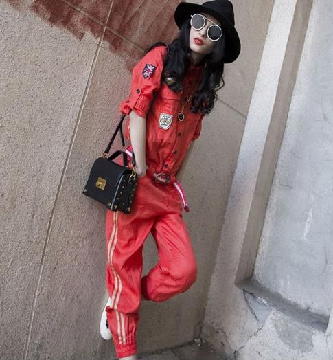 条纹亚麻阔腿裤两件套新体验：让青春再多些质感