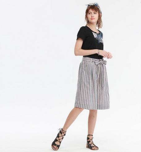 2017流行什么裤子：这6款荷叶边阔腿九分裤才最火