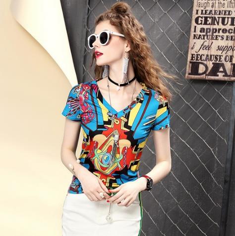 喇叭袖条纹T恤怎么搭配才时髦：5种T恤绎轻雅浪漫