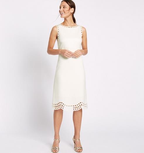 镂空斗篷蕾丝连衣裙搭配：打造时尚性感女神范（图）